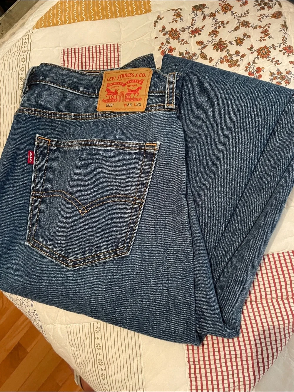 Levi’s 505 men’s 5 pocket classic denim jeans in size 36 x 32